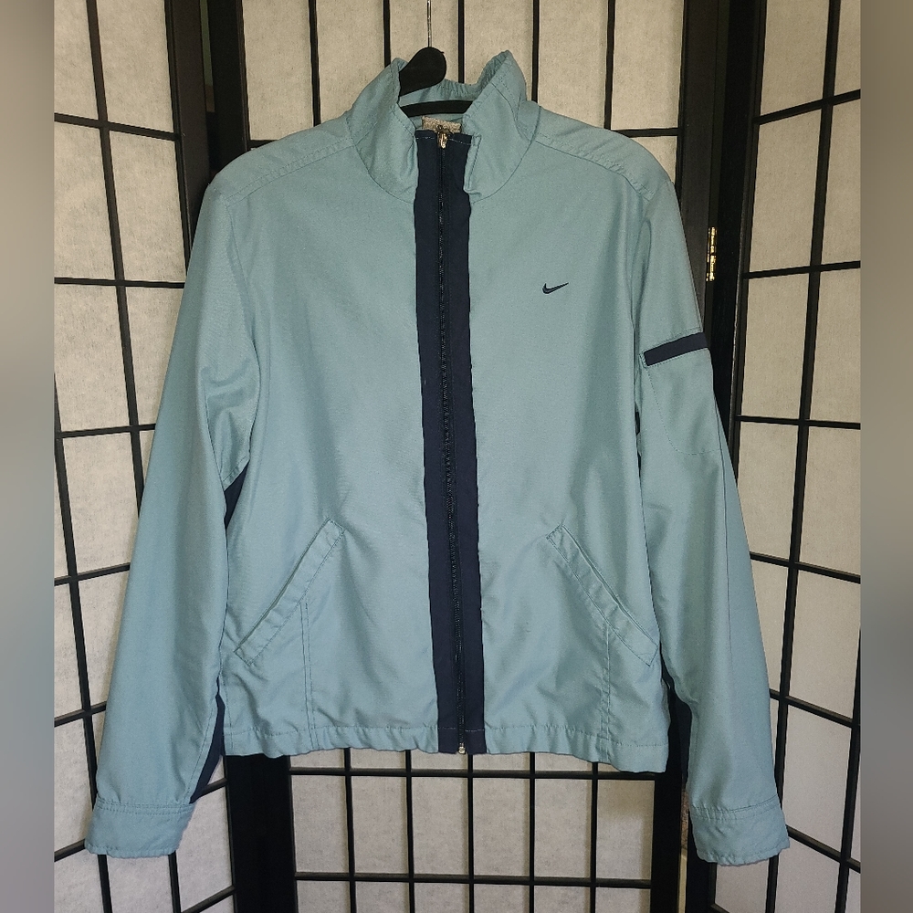 LAST CHANCEWomen's Nike Warm-up Jacket